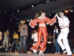 Invité à danser sur scène pendant le concert de Los Van Van, Lyon (France) 2004